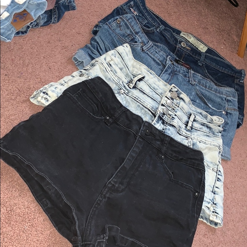 FOUR SIZE 7 SHORTS